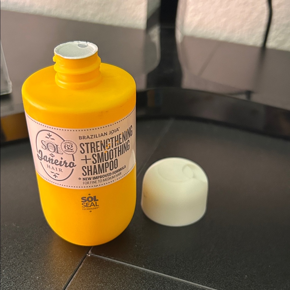 Sol de Janeiro Strengthening + Smoothing Shampoo - Picture 2 of 3